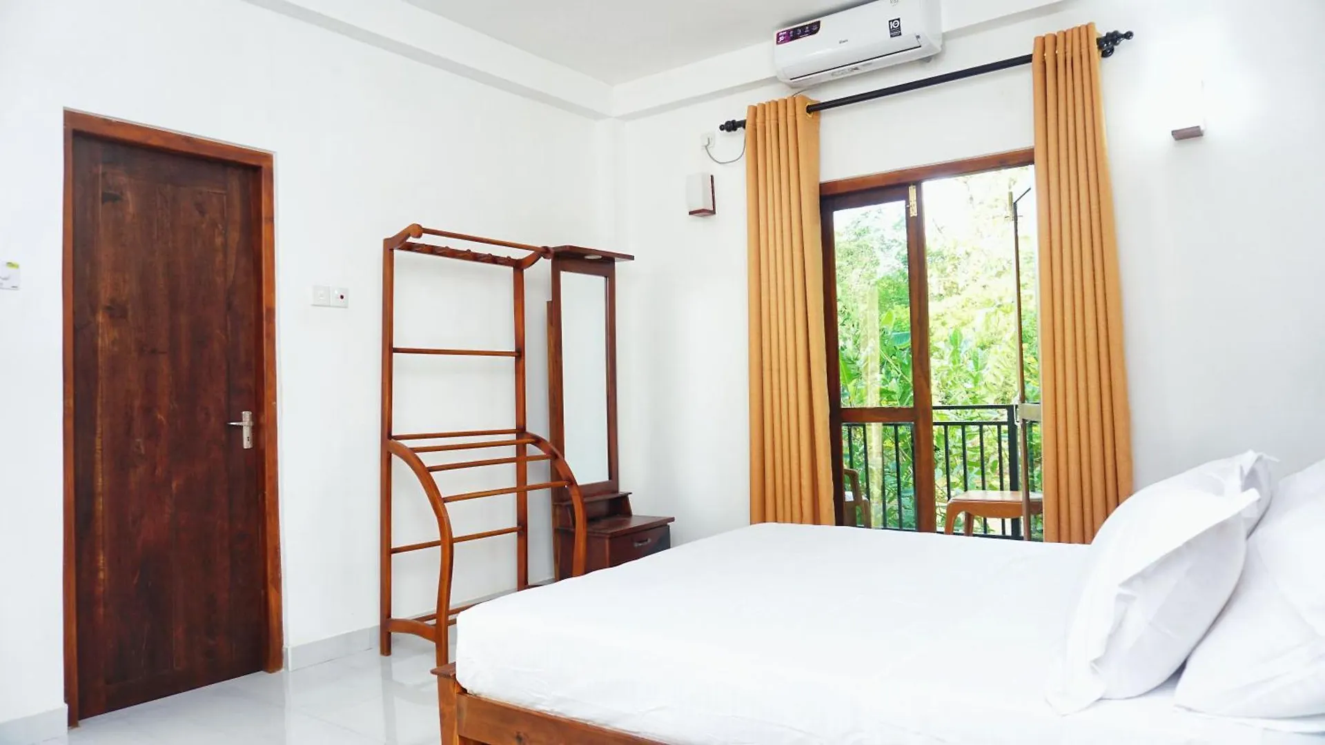 Sandra Resort Inamaluwa Bed & Breakfast