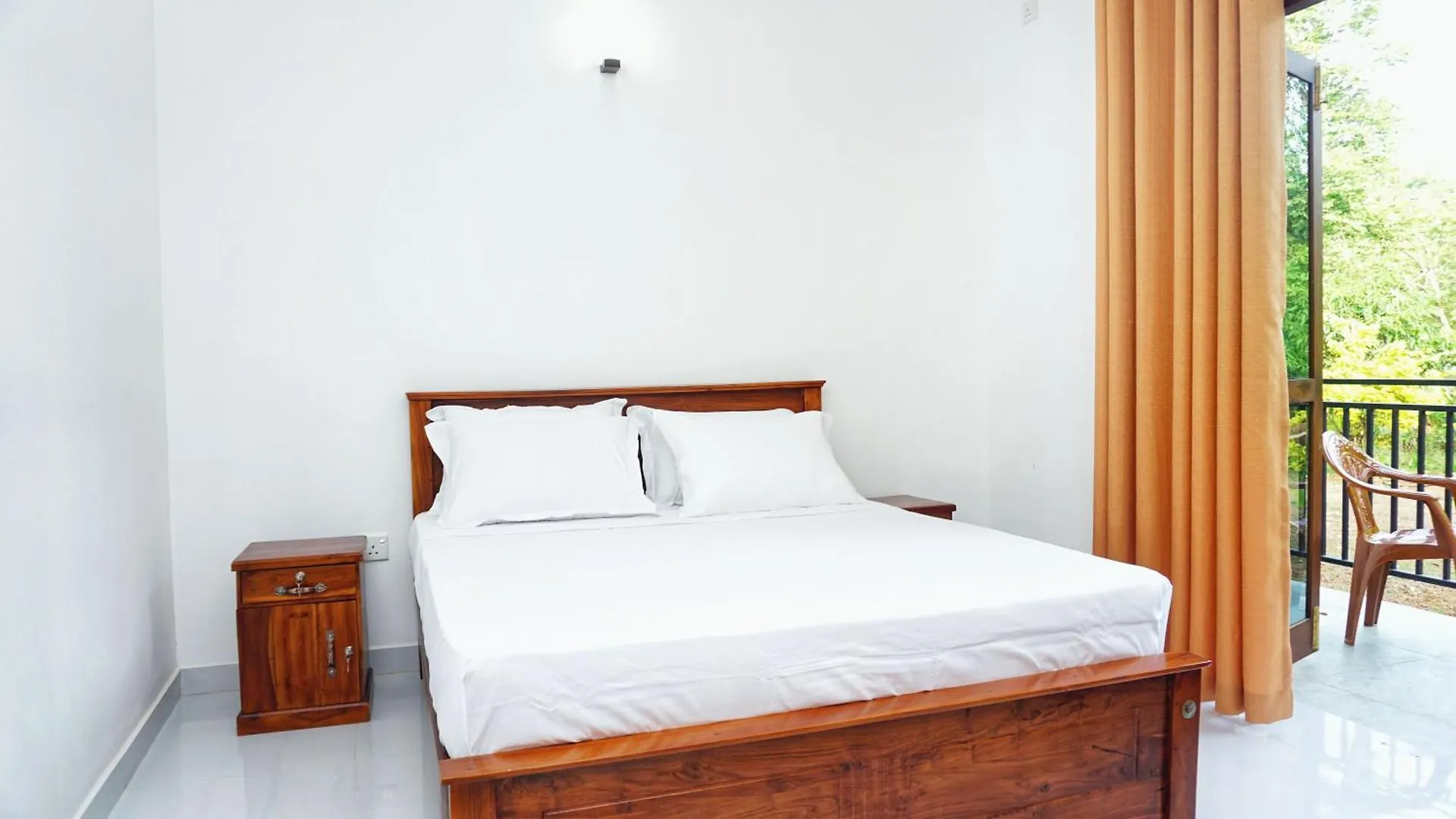 Sandra Resort Inamaluwa Bed & Breakfast