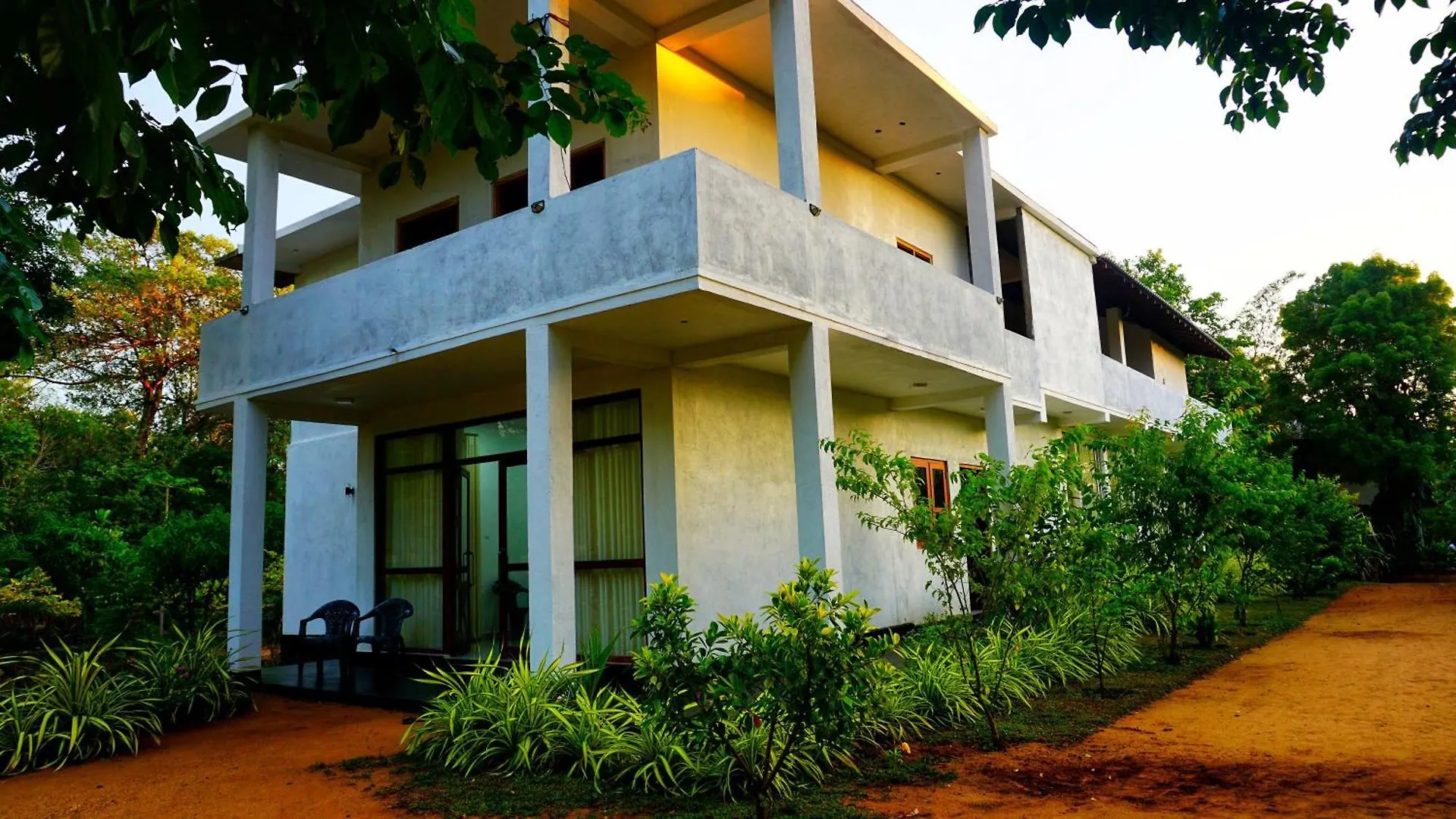 Sandra Resort Inamaluwa 0*,