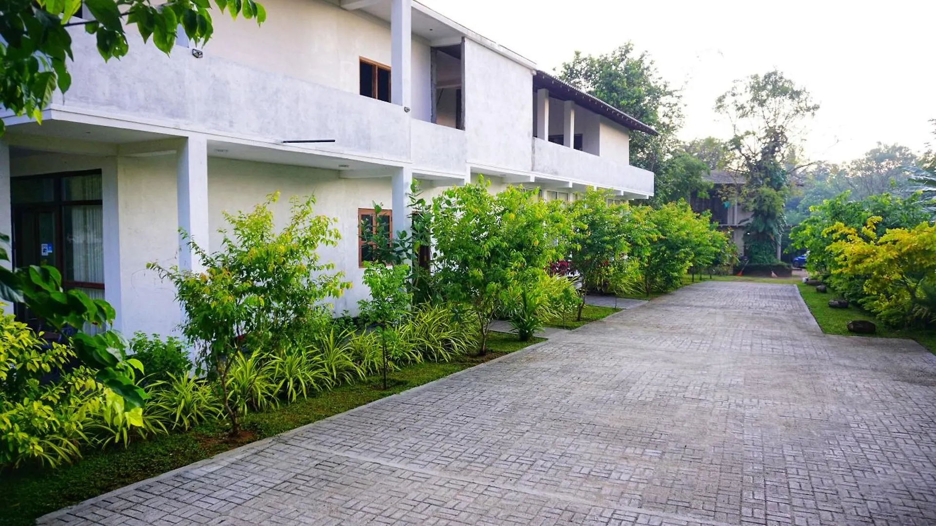Sandra Resort Inamaluwa Bed & Breakfast
